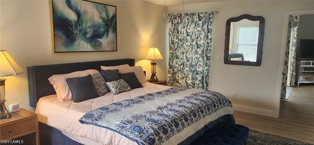 425 Fox Den CIR, Naples, FL 34104