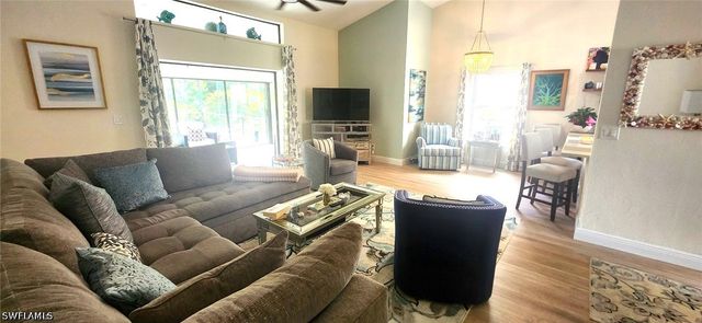 425 Fox Den CIR, Naples, FL 34104
