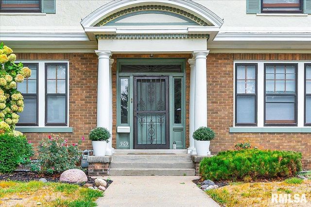 909 WASHINGTON Street, Pekin, IL 61554