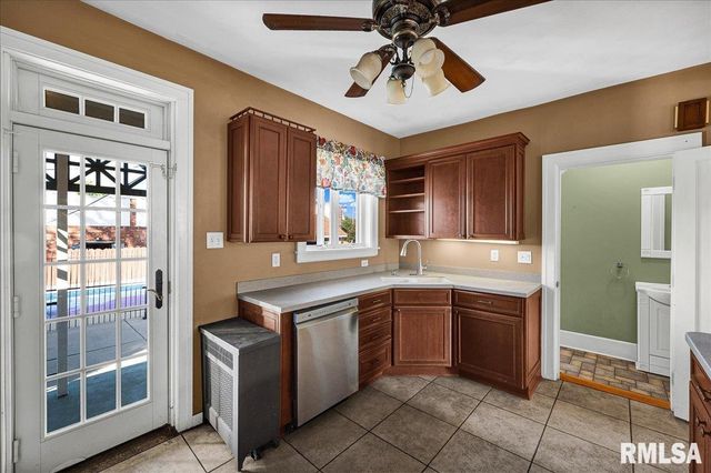 909 WASHINGTON Street, Pekin, IL 61554