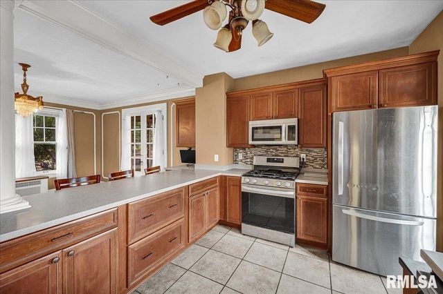 909 WASHINGTON Street, Pekin, IL 61554