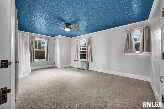 909 WASHINGTON Street, Pekin, IL 61554