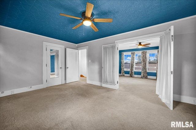 909 WASHINGTON Street, Pekin, IL 61554