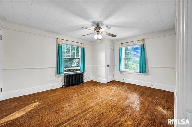 909 WASHINGTON Street, Pekin, IL 61554