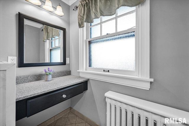 909 WASHINGTON Street, Pekin, IL 61554