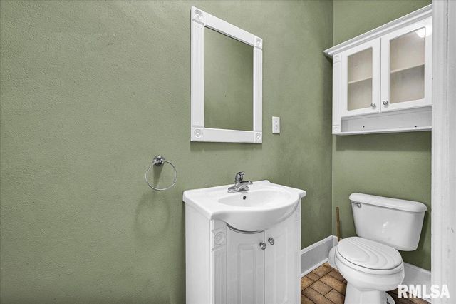 909 WASHINGTON Street, Pekin, IL 61554