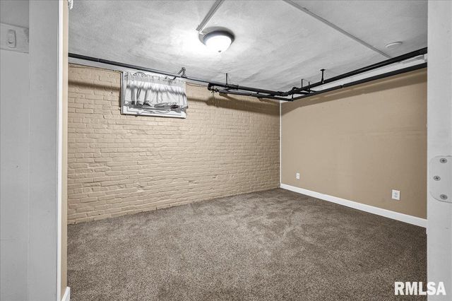 909 WASHINGTON Street, Pekin, IL 61554