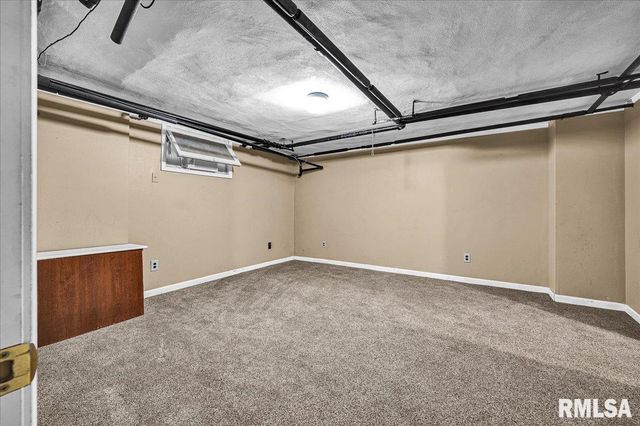 909 WASHINGTON Street, Pekin, IL 61554