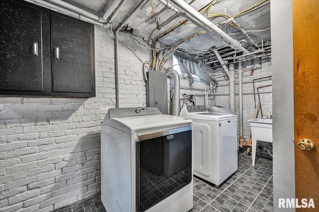 909 WASHINGTON Street, Pekin, IL 61554