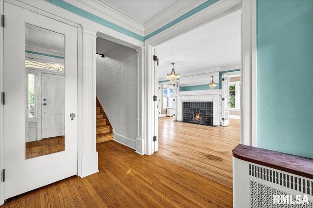 909 WASHINGTON Street, Pekin, IL 61554