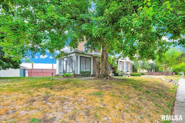 909 WASHINGTON Street, Pekin, IL 61554