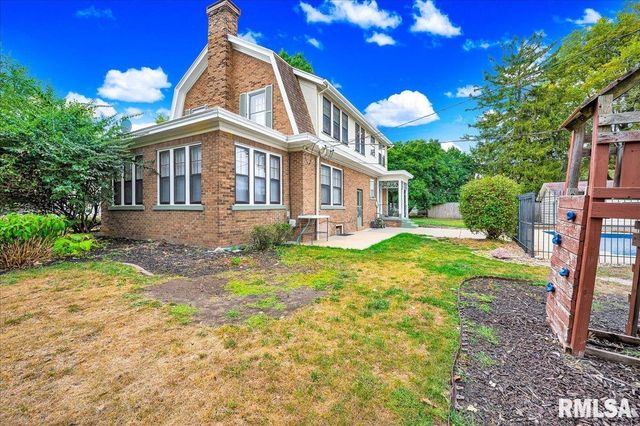 909 WASHINGTON Street, Pekin, IL 61554