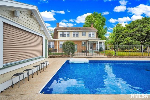 909 WASHINGTON Street, Pekin, IL 61554