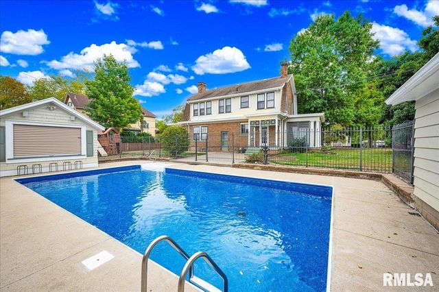 909 WASHINGTON Street, Pekin, IL 61554