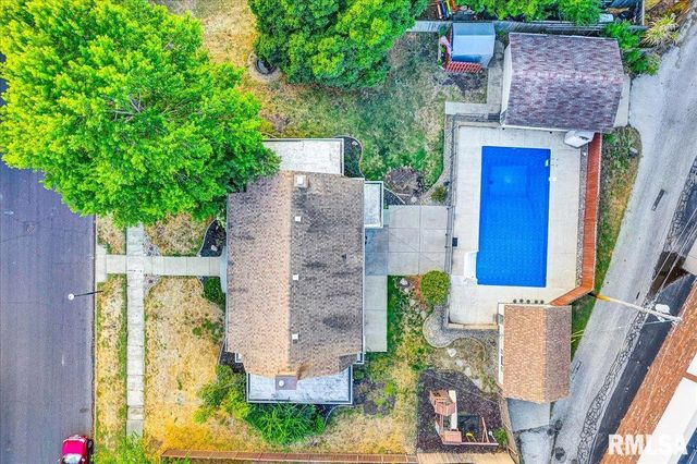 909 WASHINGTON Street, Pekin, IL 61554