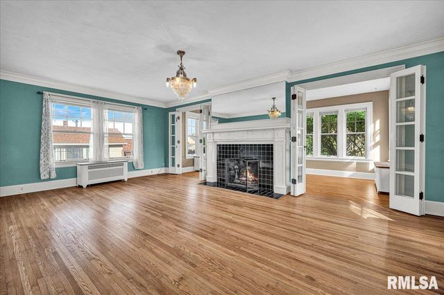 909 WASHINGTON Street, Pekin, IL 61554