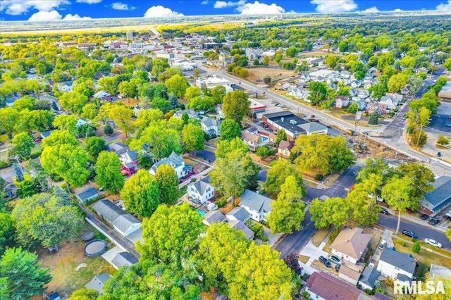 909 WASHINGTON Street, Pekin, IL 61554