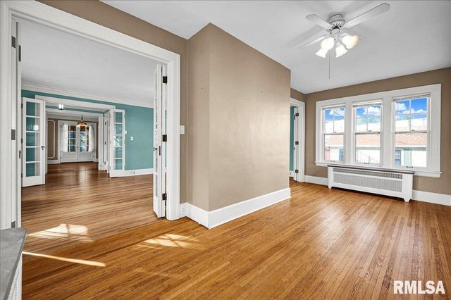 909 WASHINGTON Street, Pekin, IL 61554