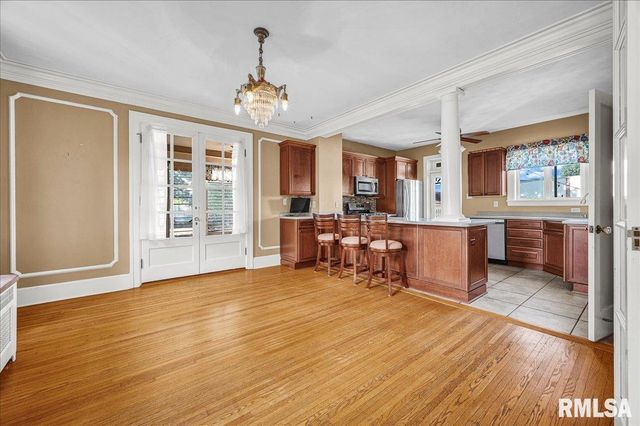 909 WASHINGTON Street, Pekin, IL 61554