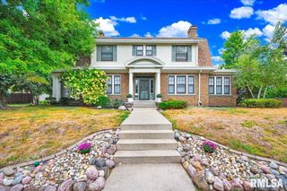 909 WASHINGTON Street, Pekin, IL 61554