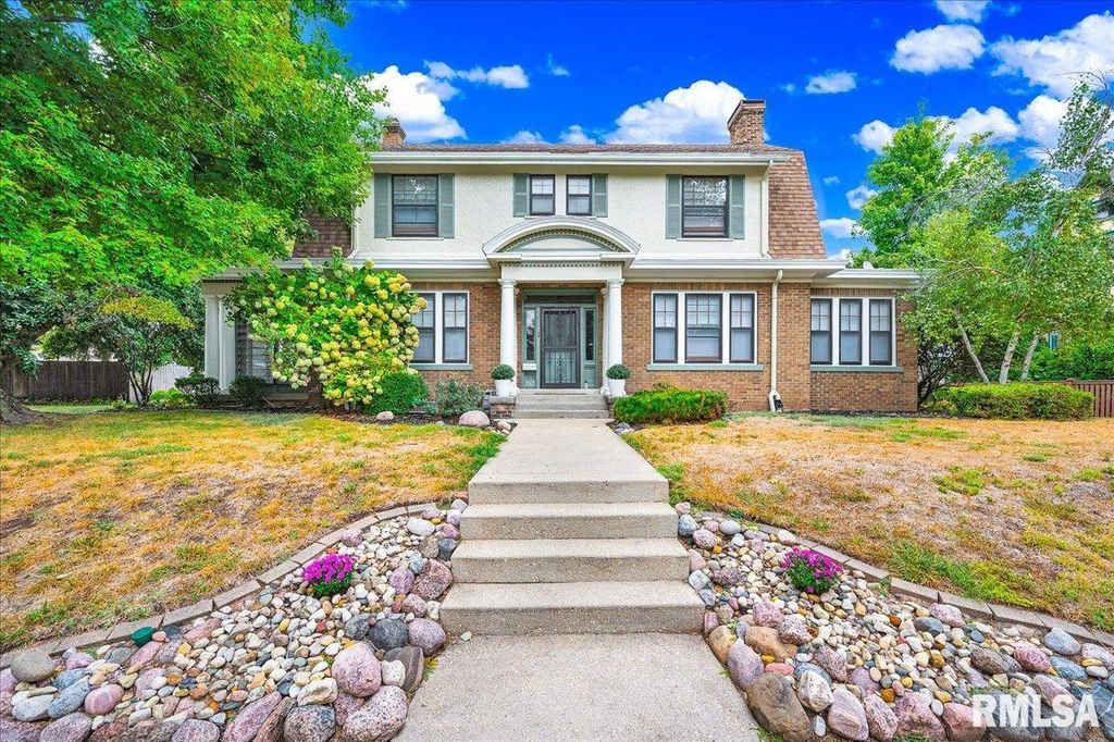 909 WASHINGTON Street, Pekin, IL 61554