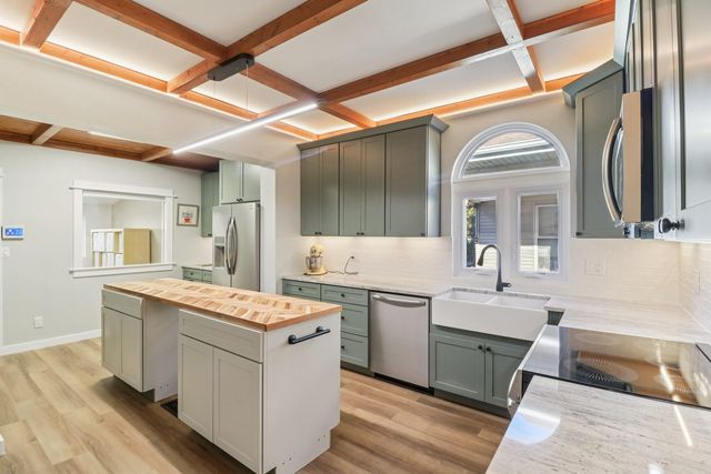 5026 N Hamlin Avenue, Chicago, IL 60625