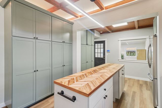 5026 N Hamlin Avenue, Chicago, IL 60625