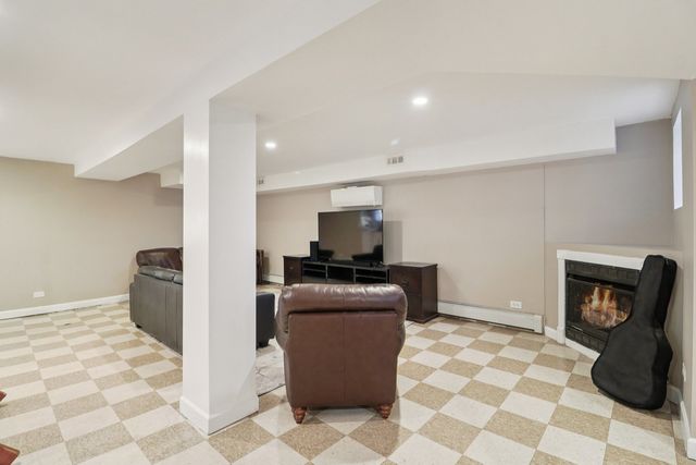 5026 N Hamlin Avenue, Chicago, IL 60625