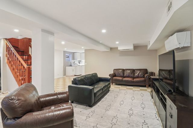 5026 N Hamlin Avenue, Chicago, IL 60625