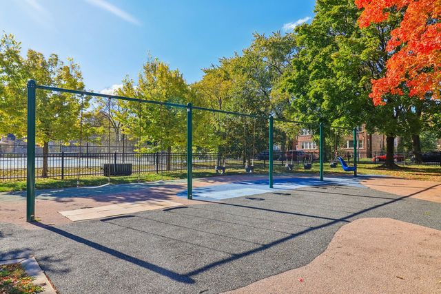 5026 N Hamlin Avenue, Chicago, IL 60625