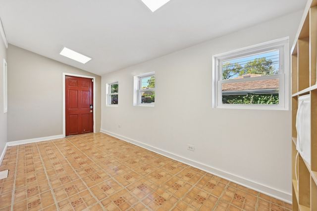 5026 N Hamlin Avenue, Chicago, IL 60625