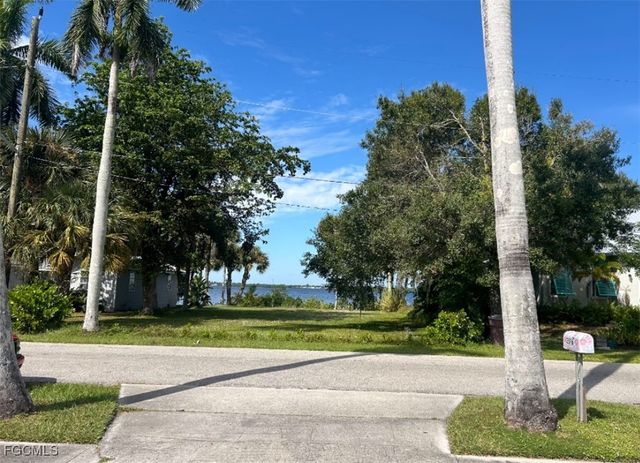 3516 E Riverside DR, Fort Myers, FL 33916