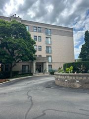 4757 Howard Street 107, Skokie, IL 60076