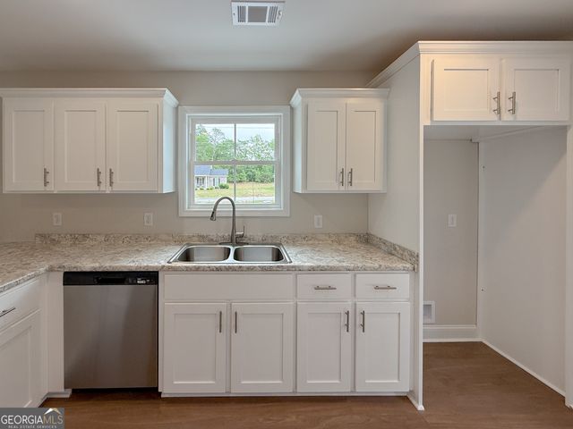 102 Ohoopee Street, Reidsville, GA 30453