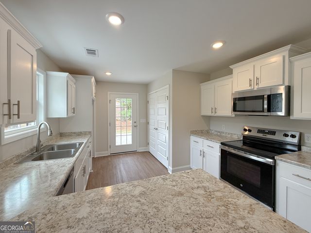 102 Ohoopee Street, Reidsville, GA 30453