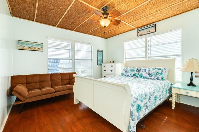 411 Seashell Drive, Surfside Beach, TX 77541
