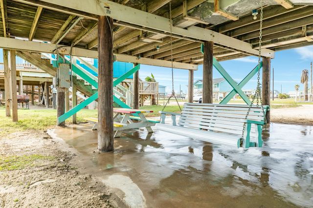 411 Seashell Drive, Surfside Beach, TX 77541