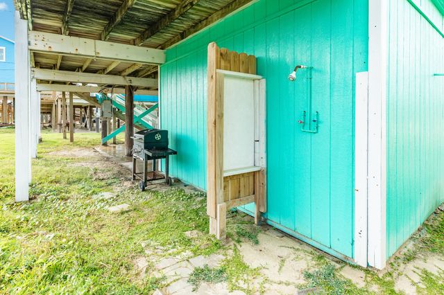 411 Seashell Drive, Surfside Beach, TX 77541