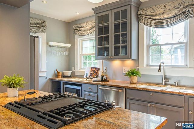 49 Harvard Street, Montclair, NJ 07042