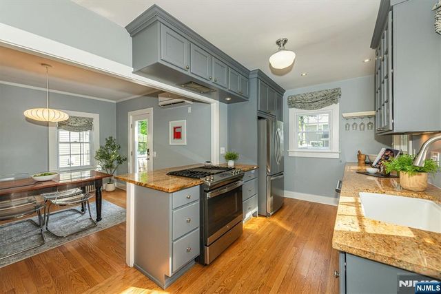 49 Harvard Street, Montclair, NJ 07042