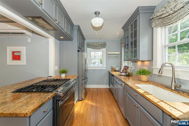 49 Harvard Street, Montclair, NJ 07042