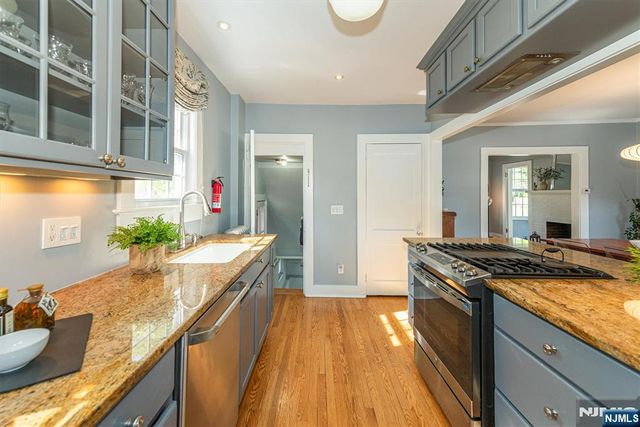 49 Harvard Street, Montclair, NJ 07042