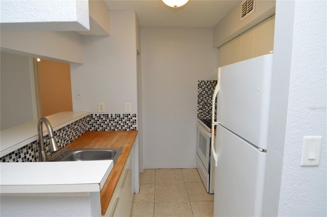 8645 FANCY FINCH DRIVE 104, Tampa, FL 33614