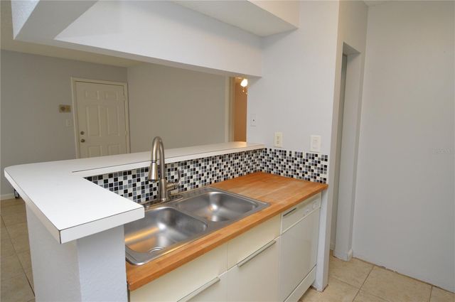 8645 FANCY FINCH DRIVE 104, Tampa, FL 33614