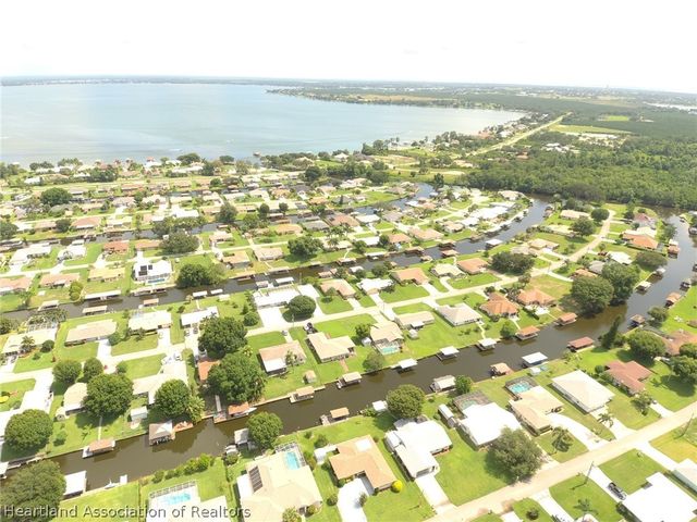 124 Bougainvillea Street NE, Lake Placid, FL 33852