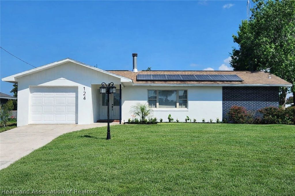 124 Bougainvillea Street NE, Lake Placid, FL 33852