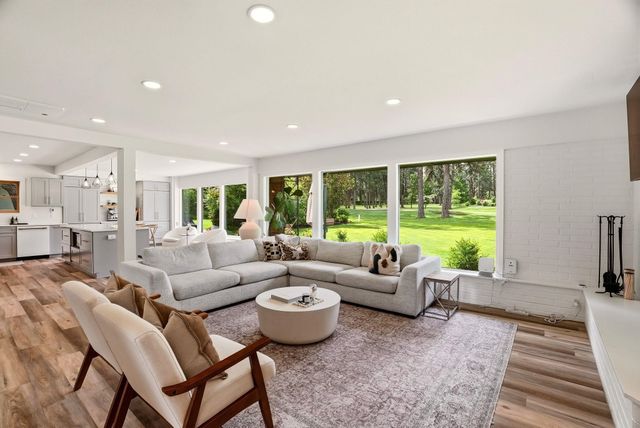 1316 E Club Ct, Spokane, WA 99203