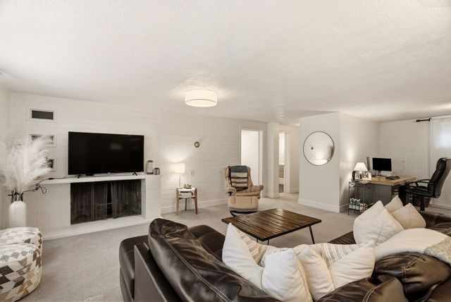 1316 E Club Ct, Spokane, WA 99203