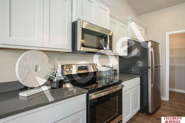 18702 Mary Street, Elkhorn, NE 68022