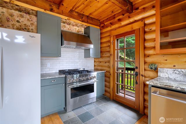 414 Little Acres Drive, Oak Harbor, WA 98277